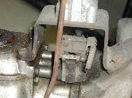 LR - 144002080 - Series 3 gearbox from rhs -- close-up of gear selectors
