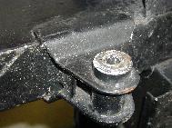 LR - 144002080 - Chassis - Spring bush removal - 22.04.2003
