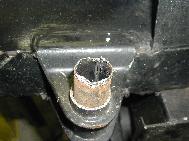 LR - 144002080 - Spring shackle bush removal
