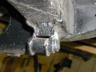 LR - 144002080 - Chassis -- how not to insert spring shackle bush 
